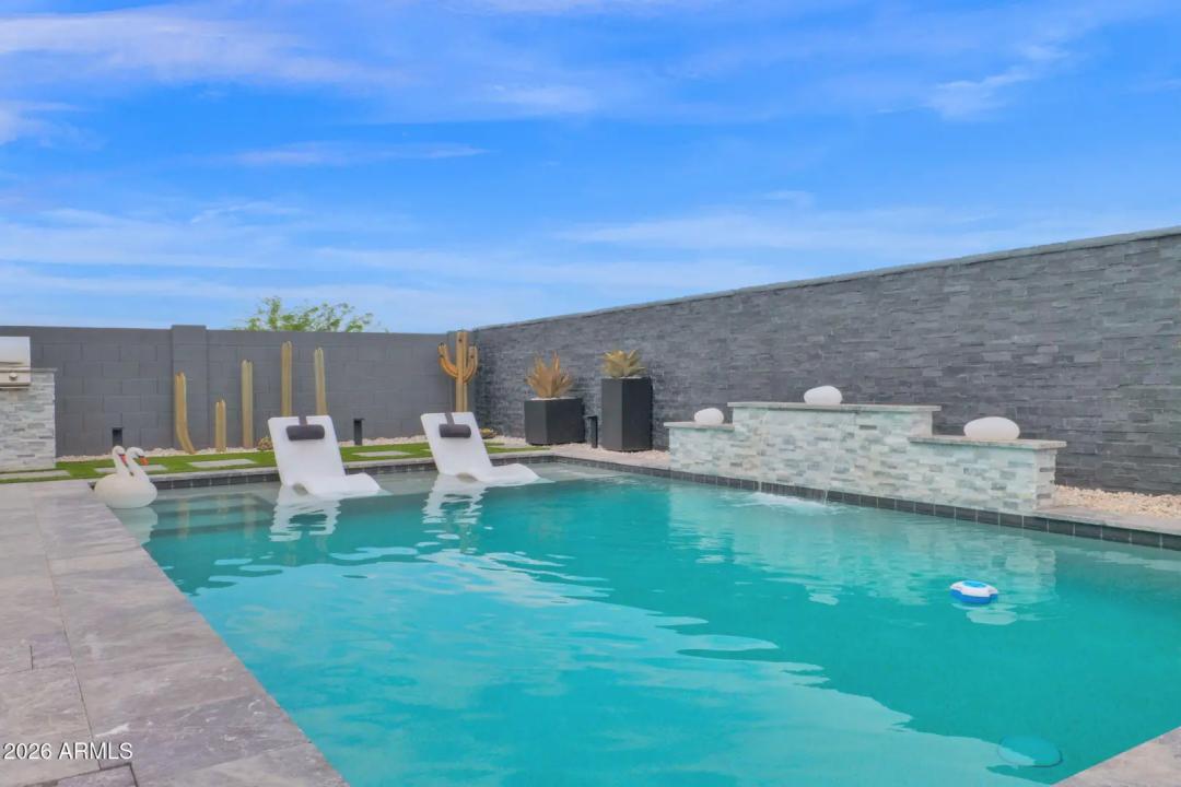 Real Estate Picture 30