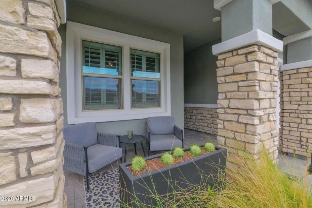 Real Estate Picture 3