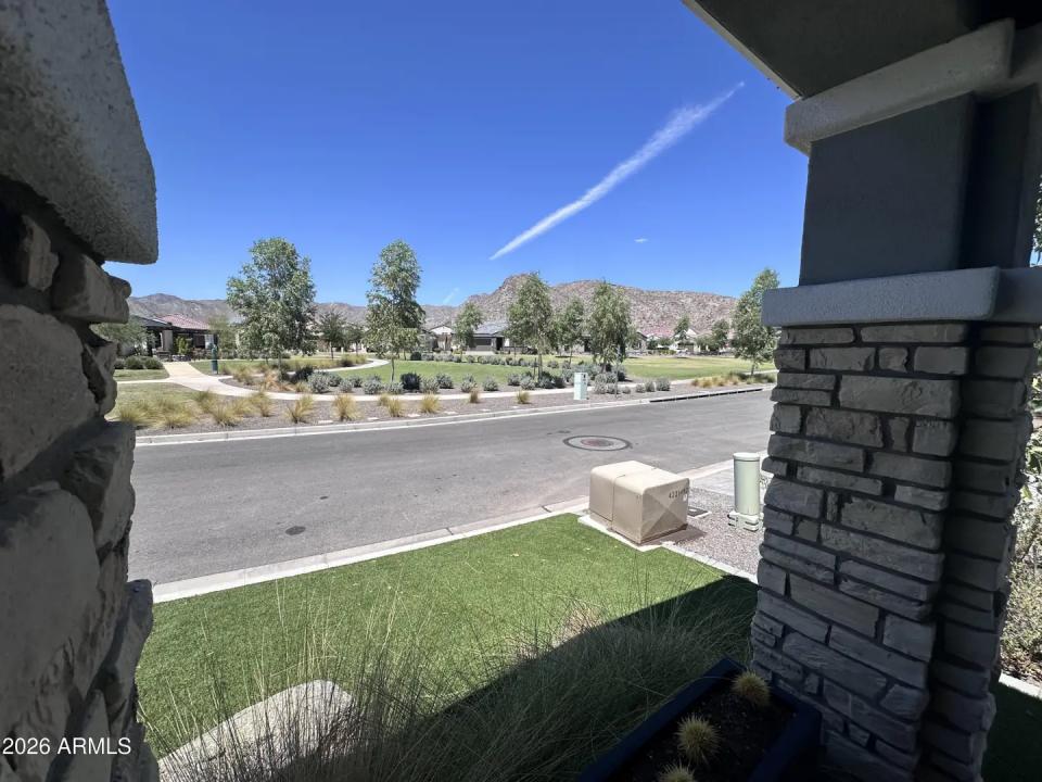 Real Estate Picture 3