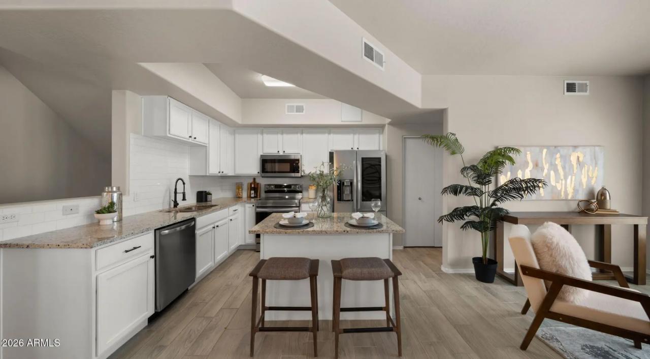 Real Estate Picture 7
