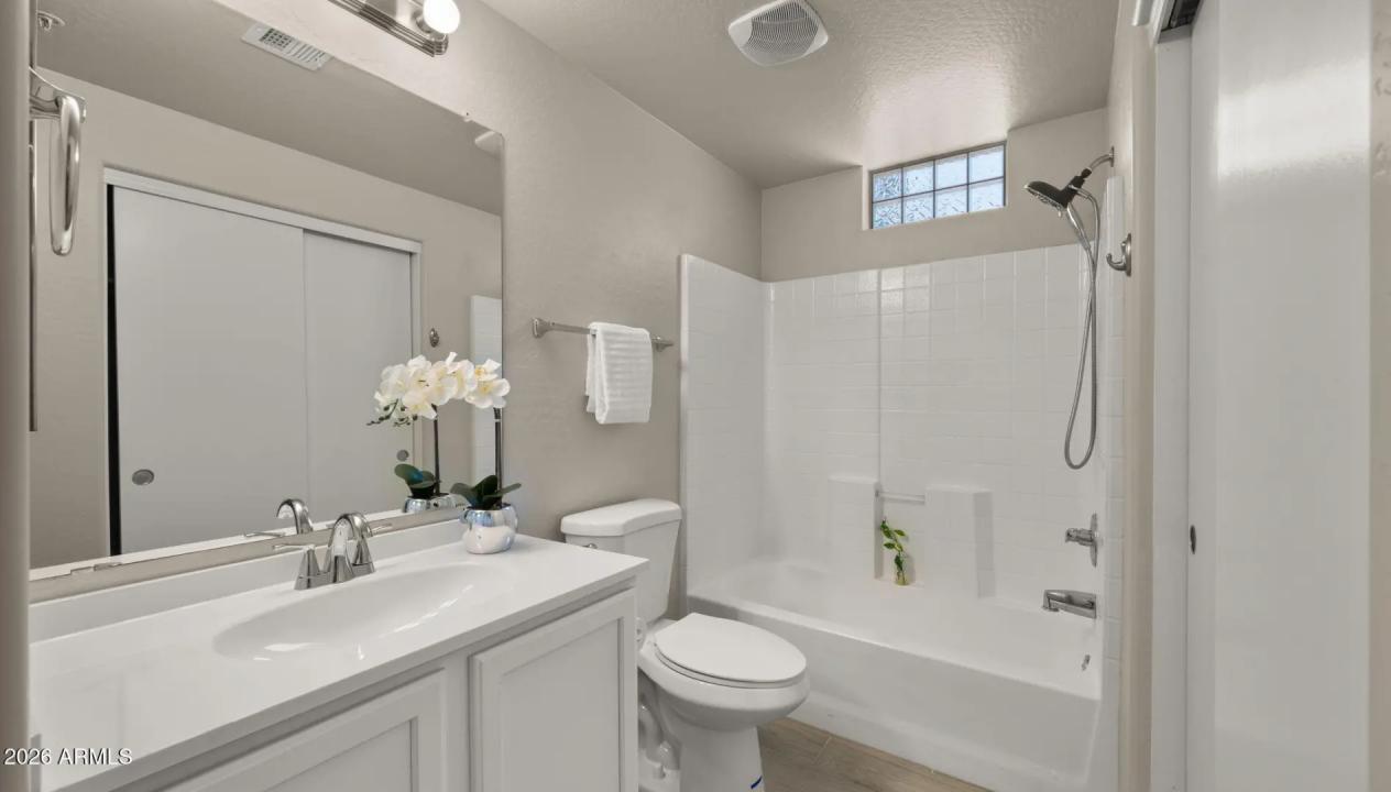Real Estate Picture 15