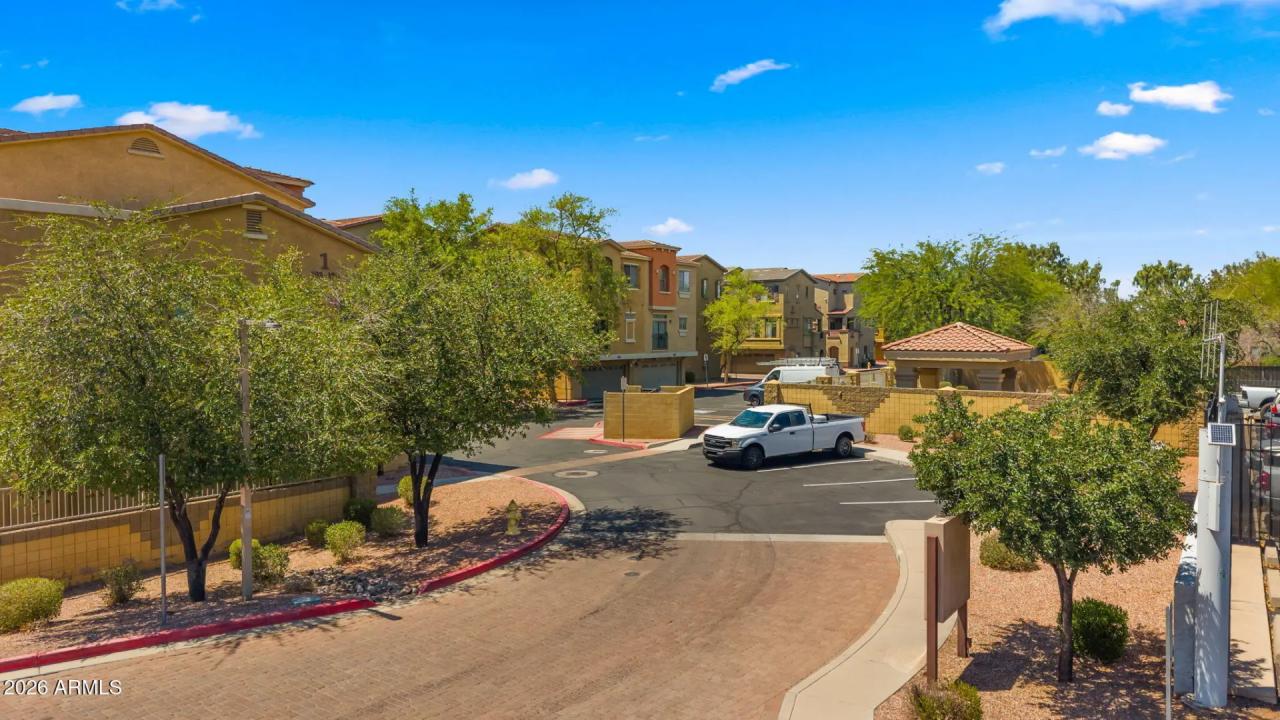 Real Estate Picture 23
