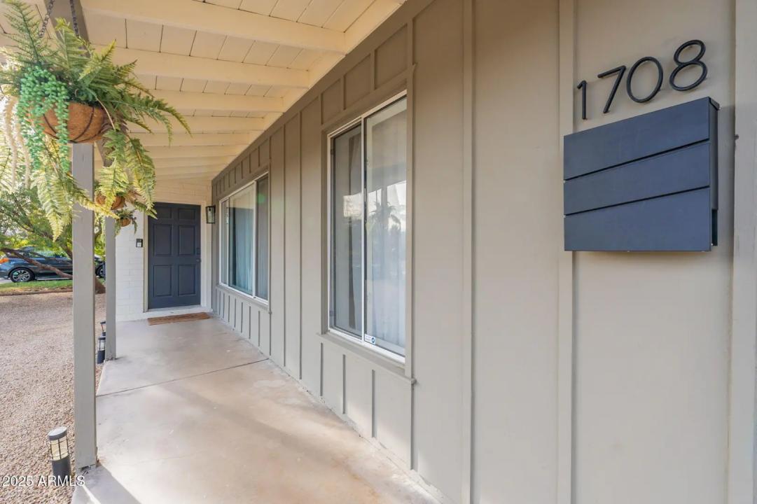 Real Estate Picture 5