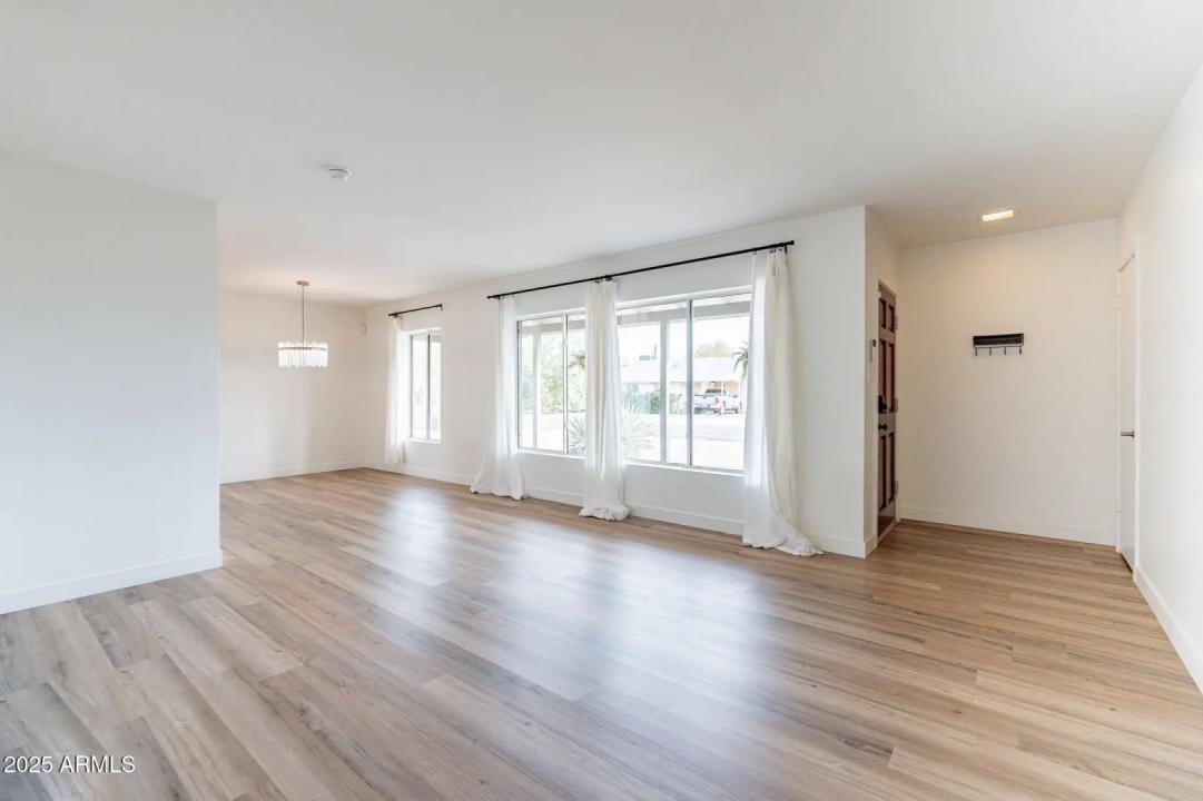 Real Estate Picture 7