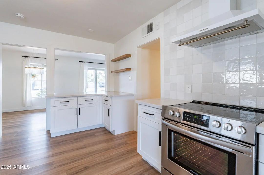 Real Estate Picture 12