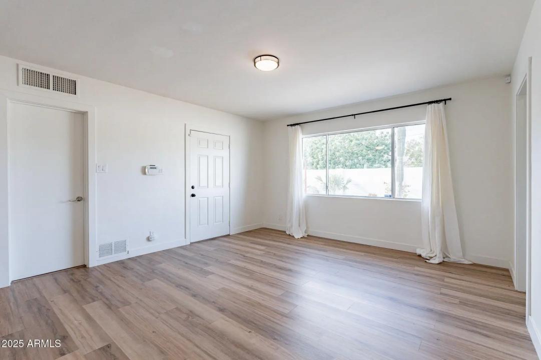 Real Estate Picture 14