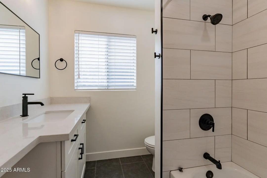 Real Estate Picture 3