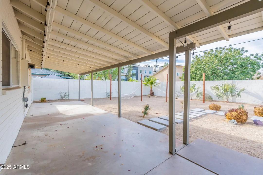 Real Estate Picture 4
