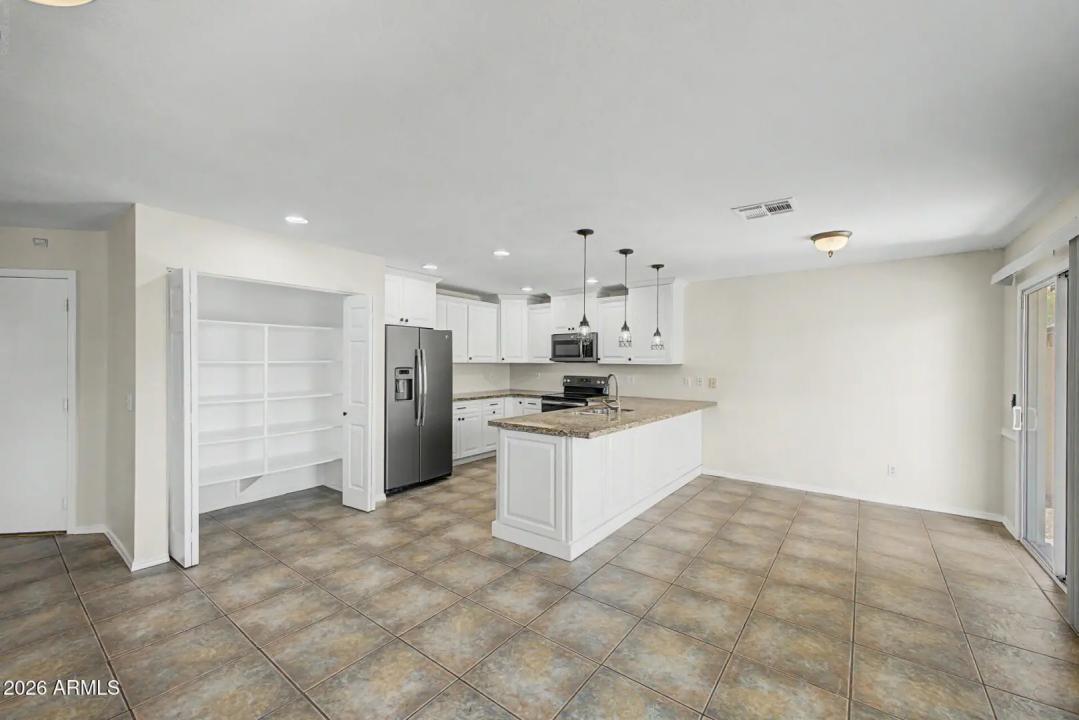 Real Estate Picture 9
