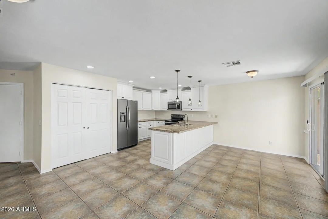 Real Estate Picture 8