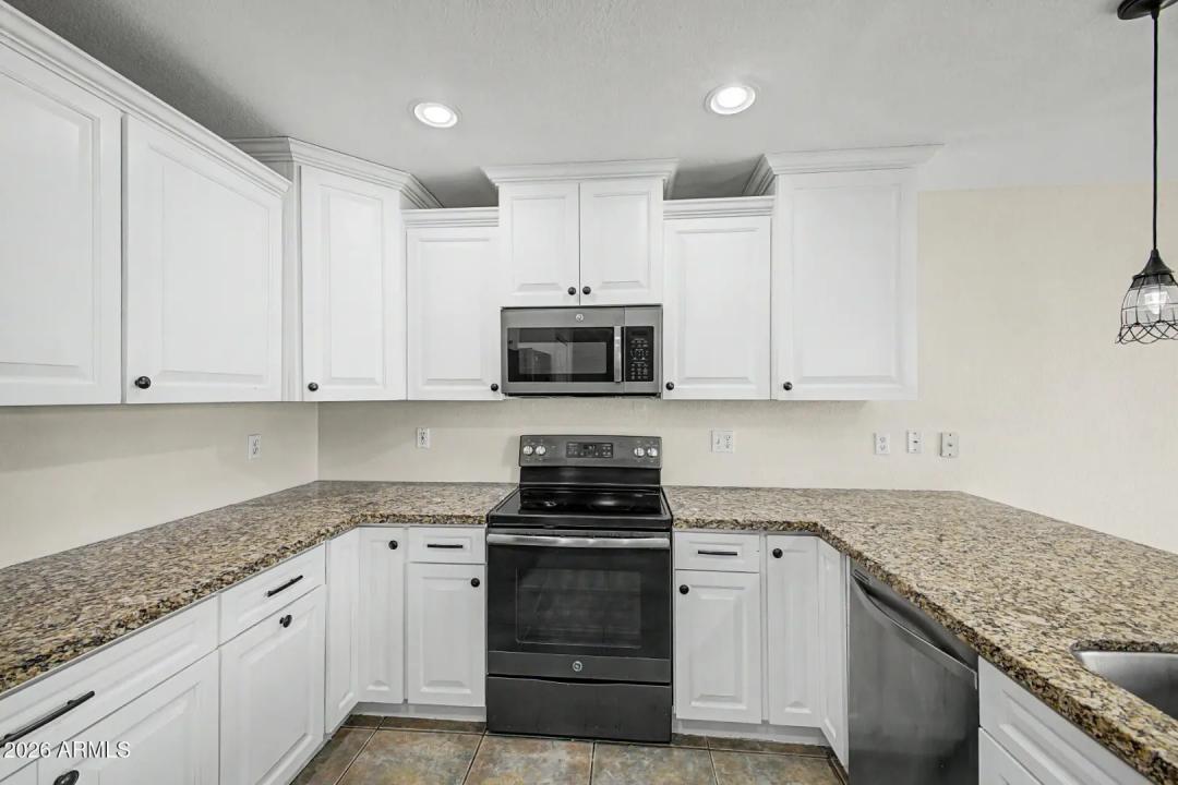 Real Estate Picture 11