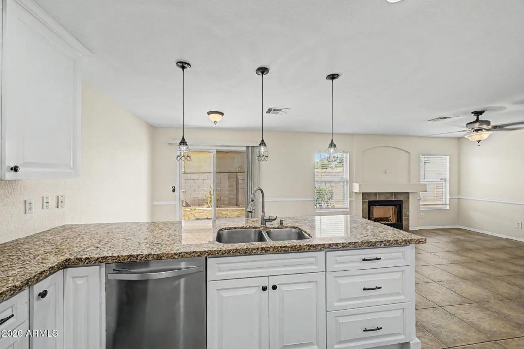 Real Estate Picture 12