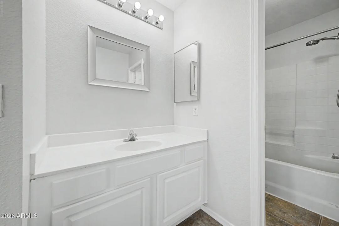 Real Estate Picture 16