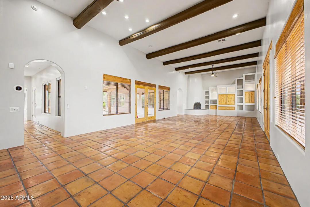 Real Estate Picture 5