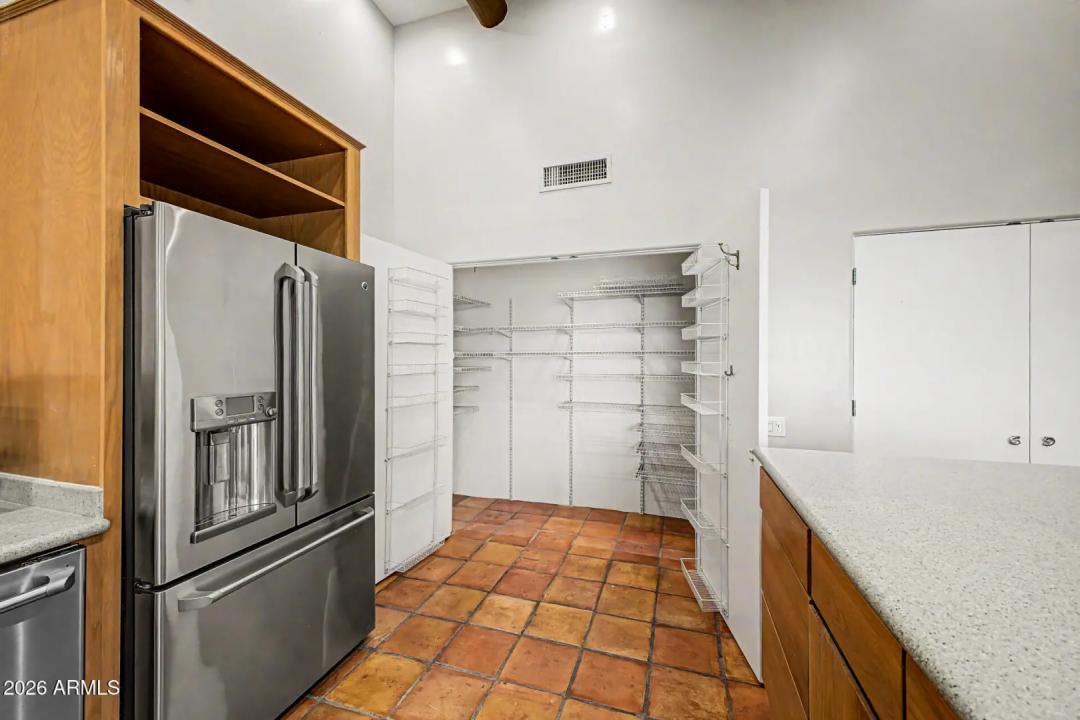 Real Estate Picture 12