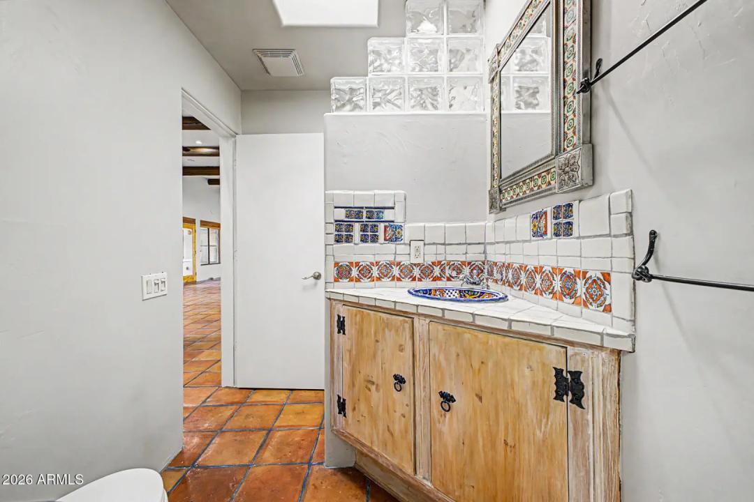 Real Estate Picture 14