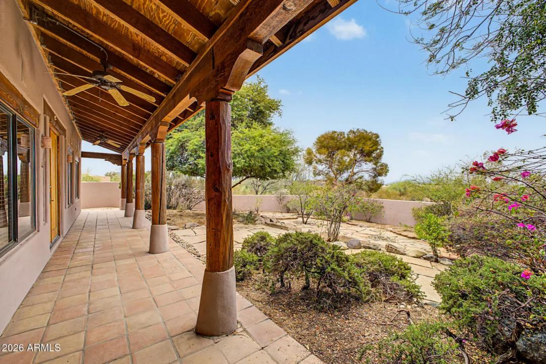 Real Estate Picture 4