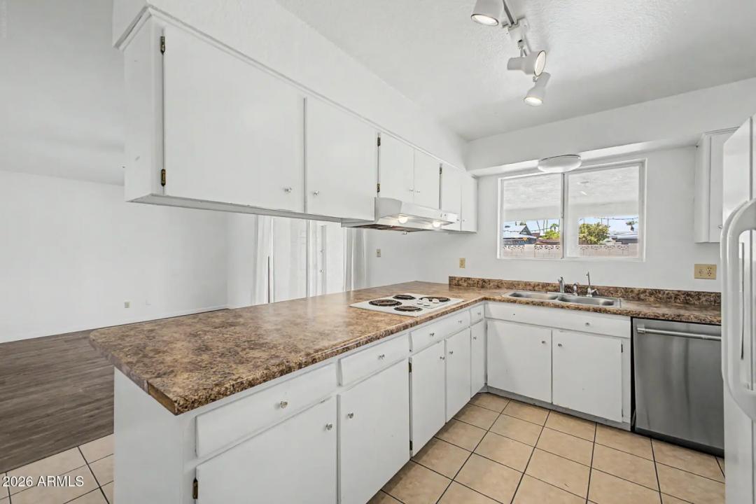 Real Estate Picture 10