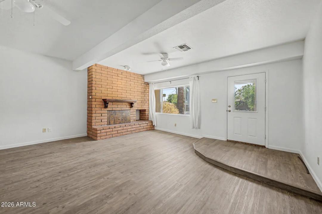 Real Estate Picture 7