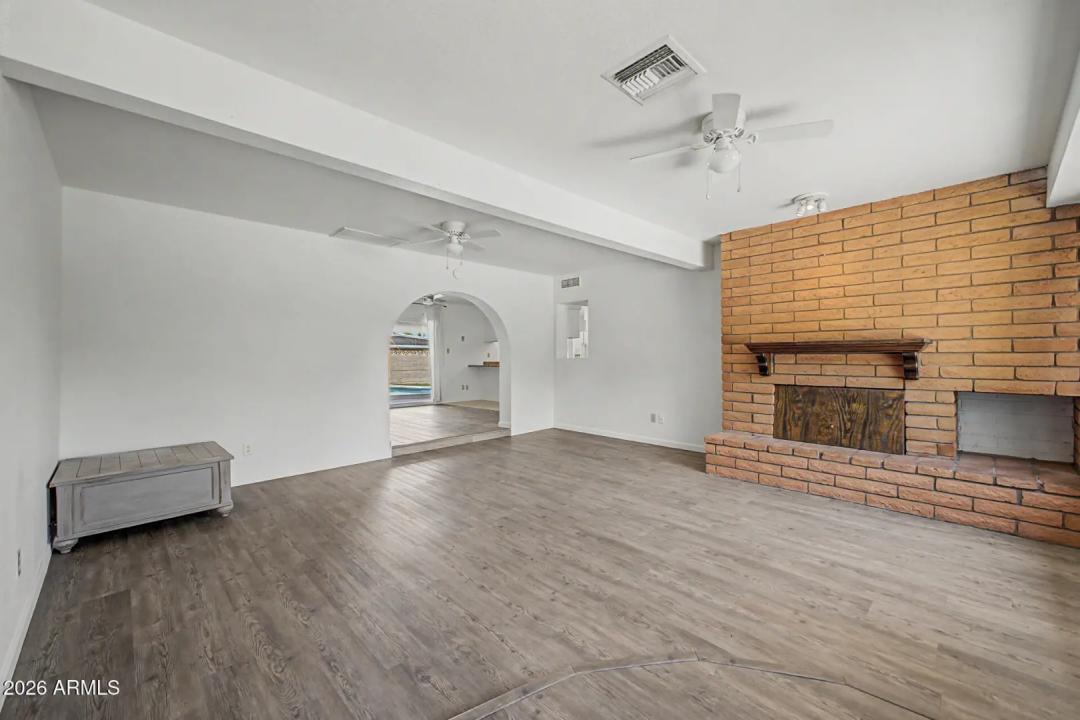 Real Estate Picture 6