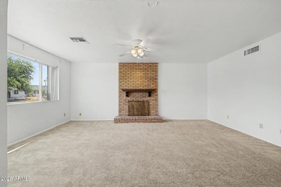 Real Estate Picture 4