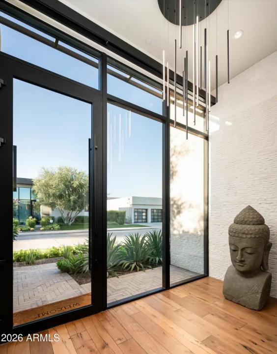 Real Estate Picture 4
