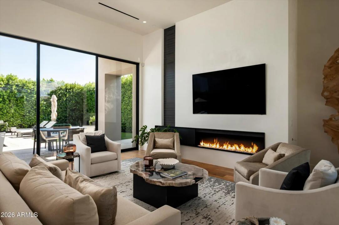 Real Estate Picture 12