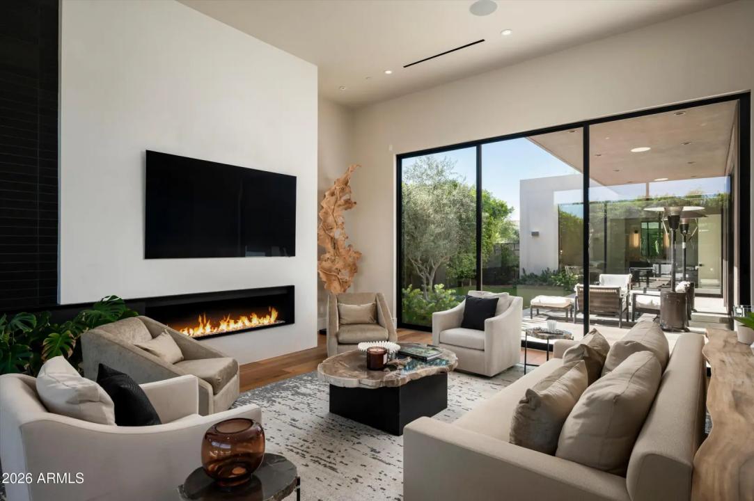 Real Estate Picture 14