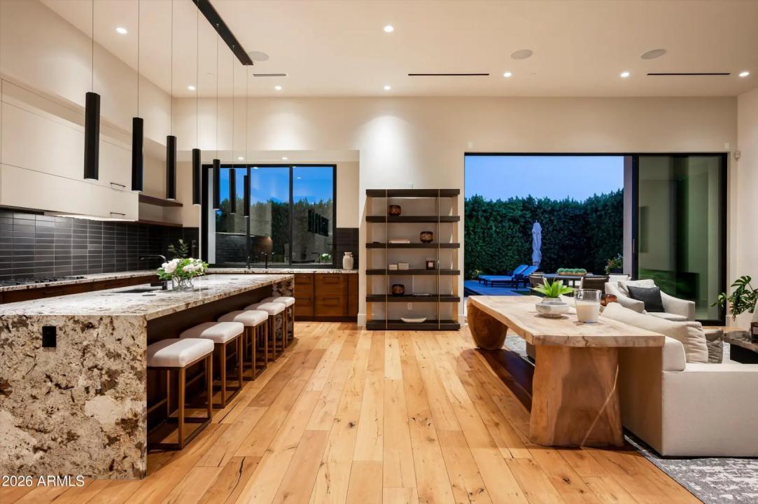 Real Estate Picture 7