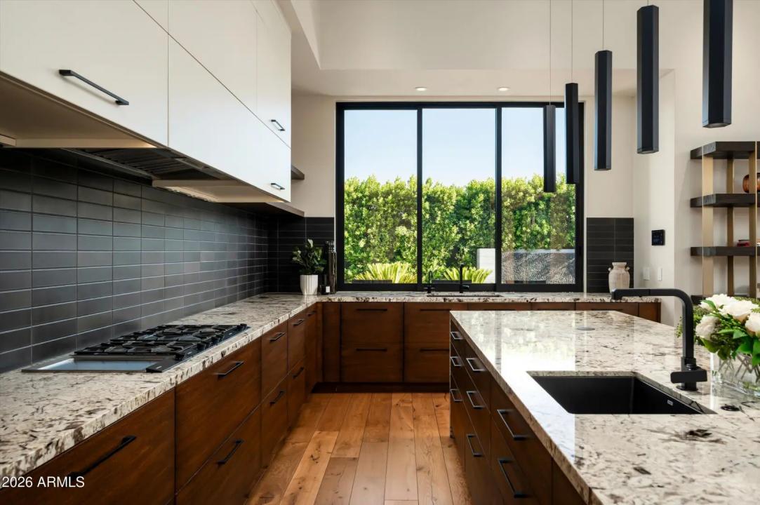 Real Estate Picture 8
