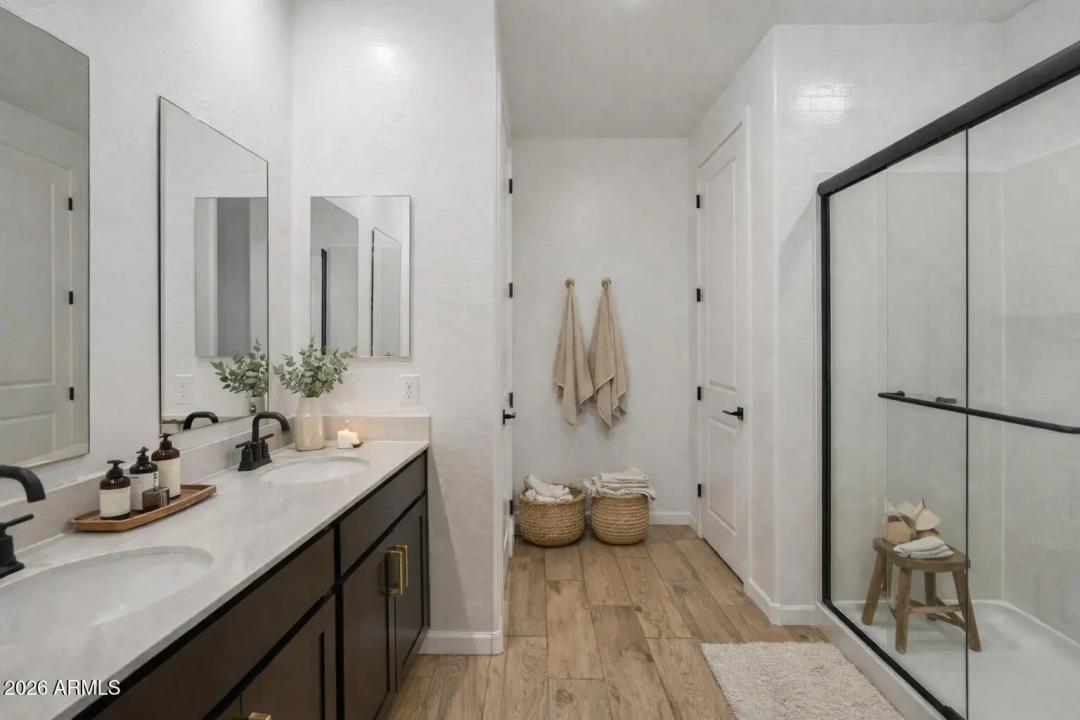 Real Estate Picture 9