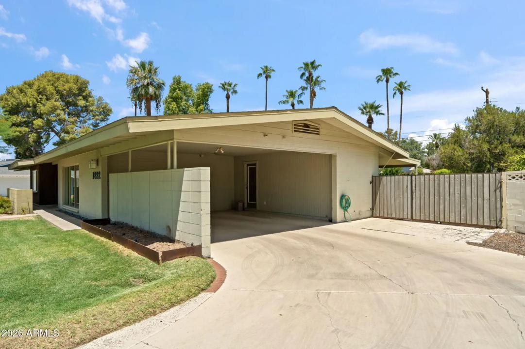 Real Estate Picture 4