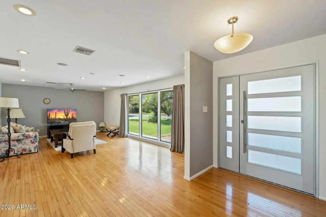 Real Estate Picture 6