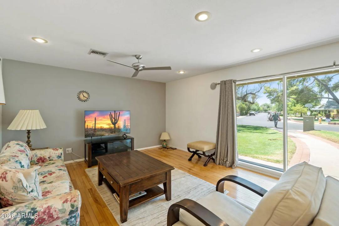 Real Estate Picture 7