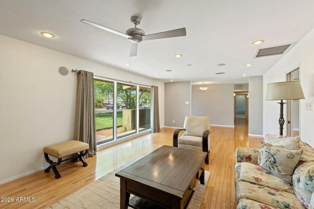 Real Estate Picture 8
