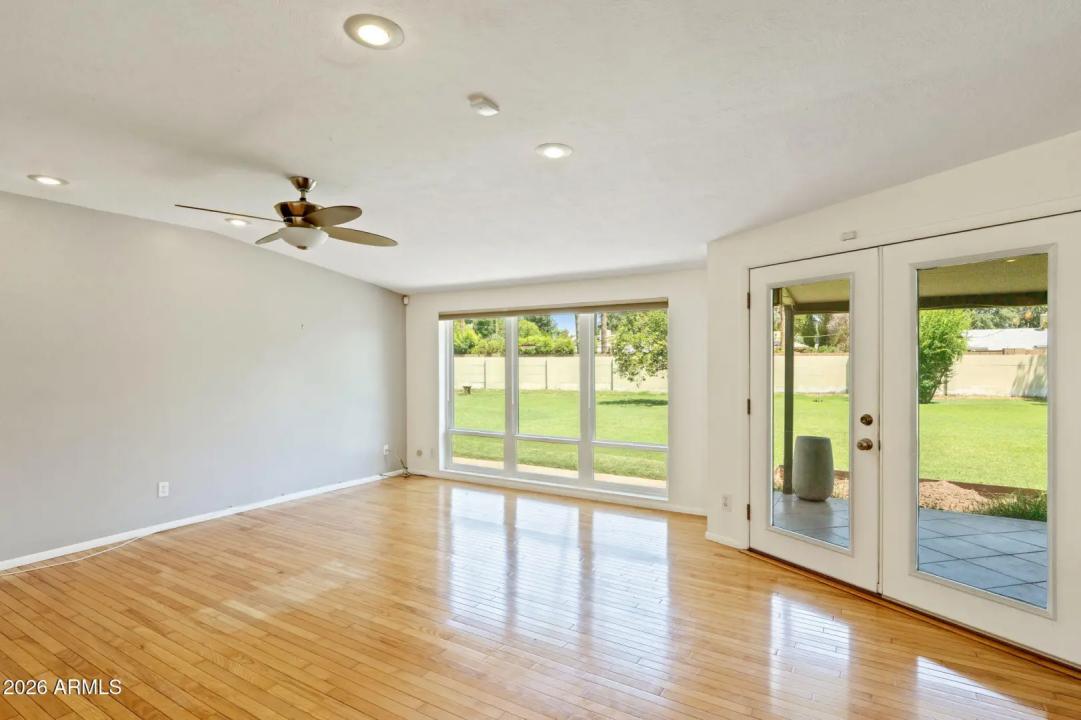 Real Estate Picture 10