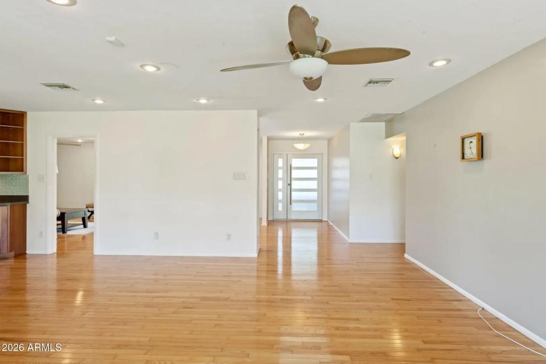 Real Estate Picture 11