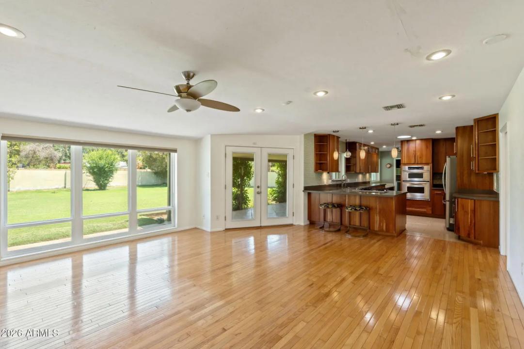 Real Estate Picture 12