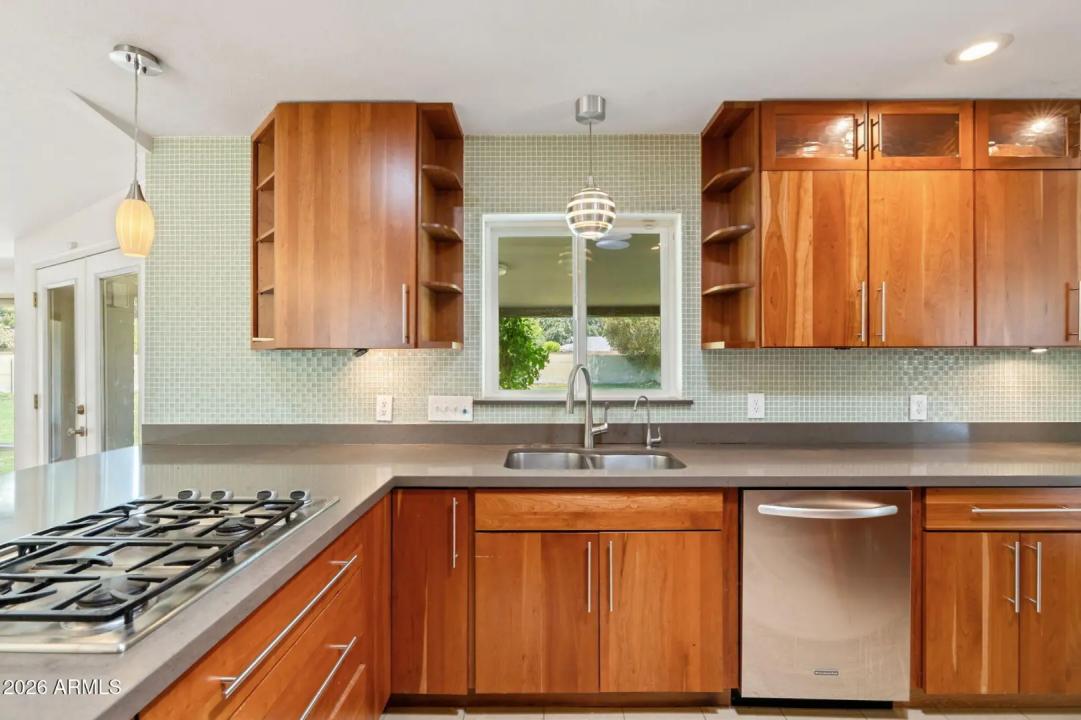 Real Estate Picture 14