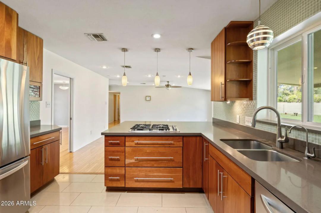 Real Estate Picture 15
