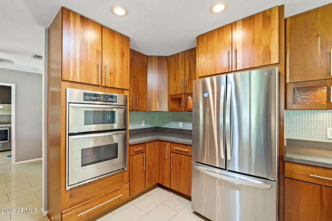 Real Estate Picture 16