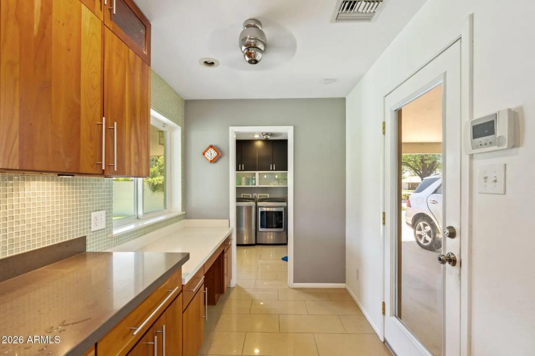 Real Estate Picture 17