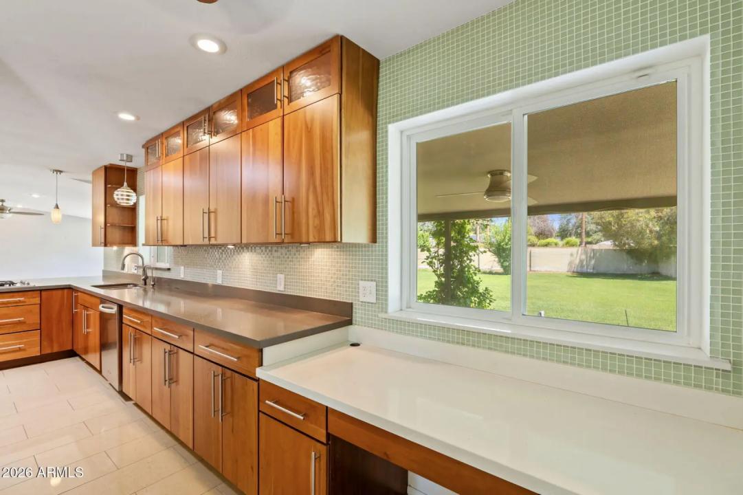 Real Estate Picture 18
