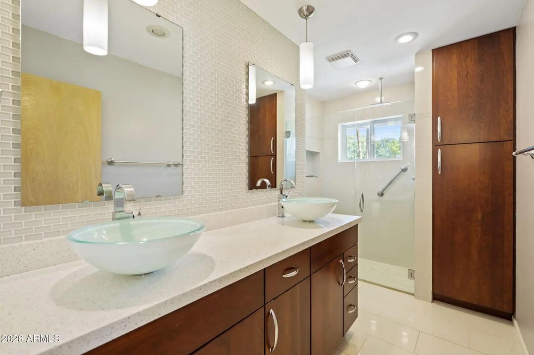 Real Estate Picture 19