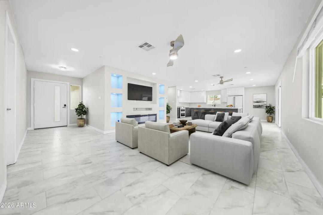 Real Estate Picture 3