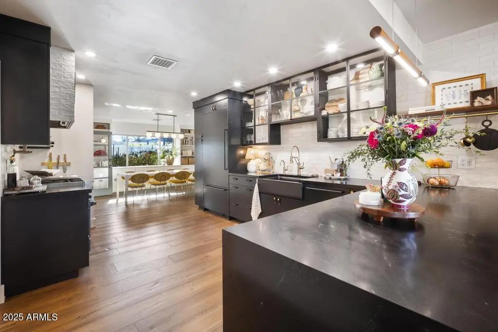 Real Estate Picture 3
