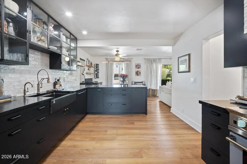 Real Estate Picture 9