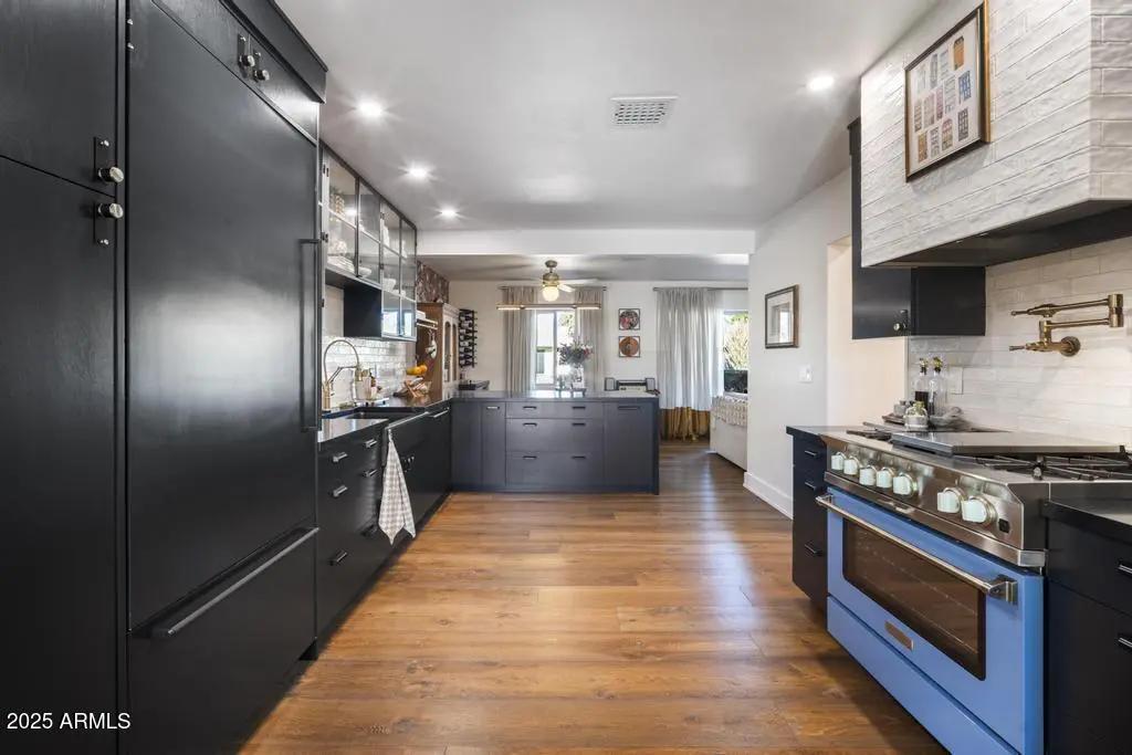 Real Estate Picture 12