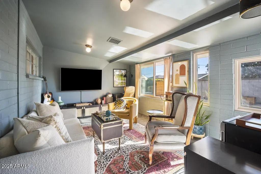 Real Estate Picture 24
