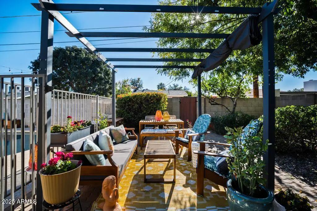 Real Estate Picture 30